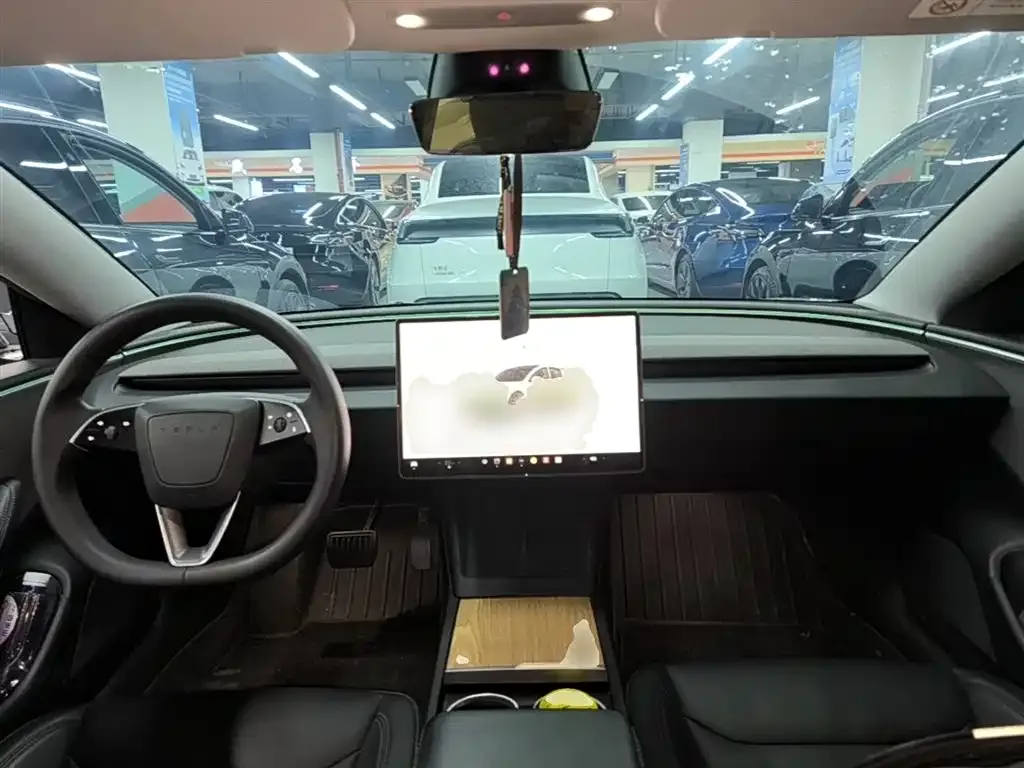 Tesla Model 3 — фото 10