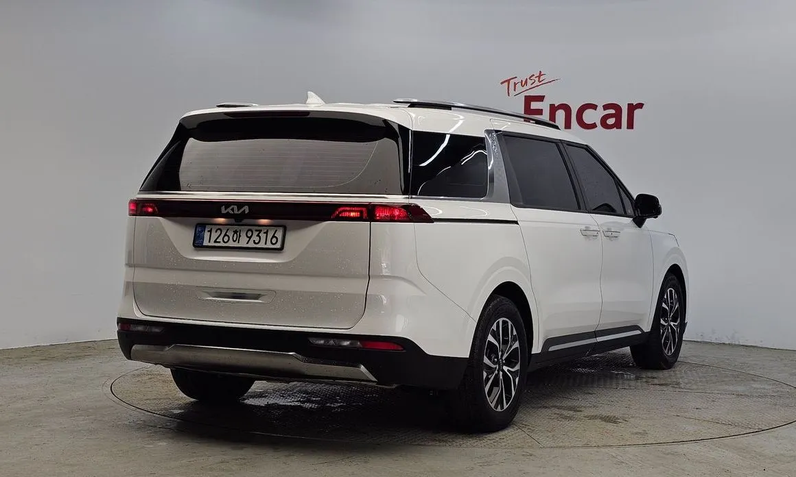 Kia Carnival — фото 10