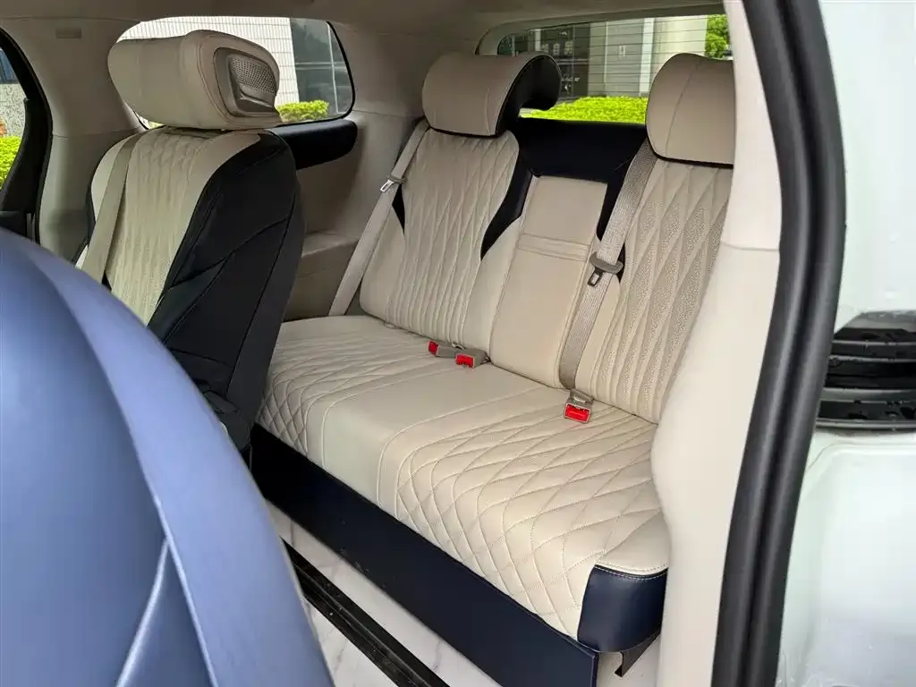 Buick GL8 2022 из CN, фото 2