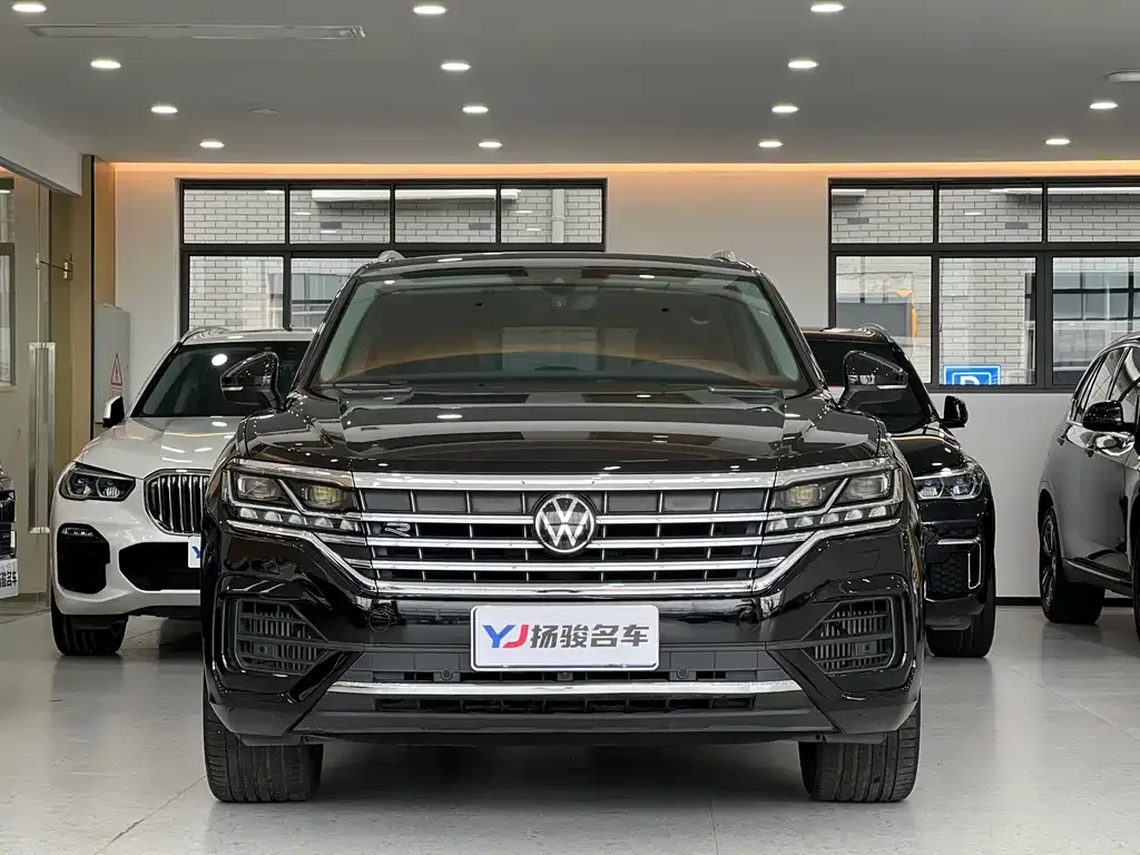 Volkswagen Touareg — фото 9