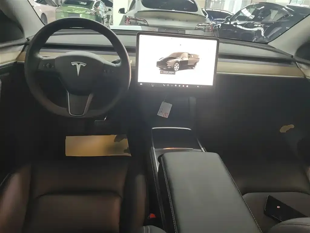 Tesla Model Y — фото 2