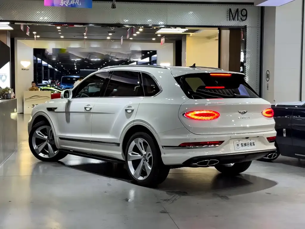 Bentley Bentayga — фото 10