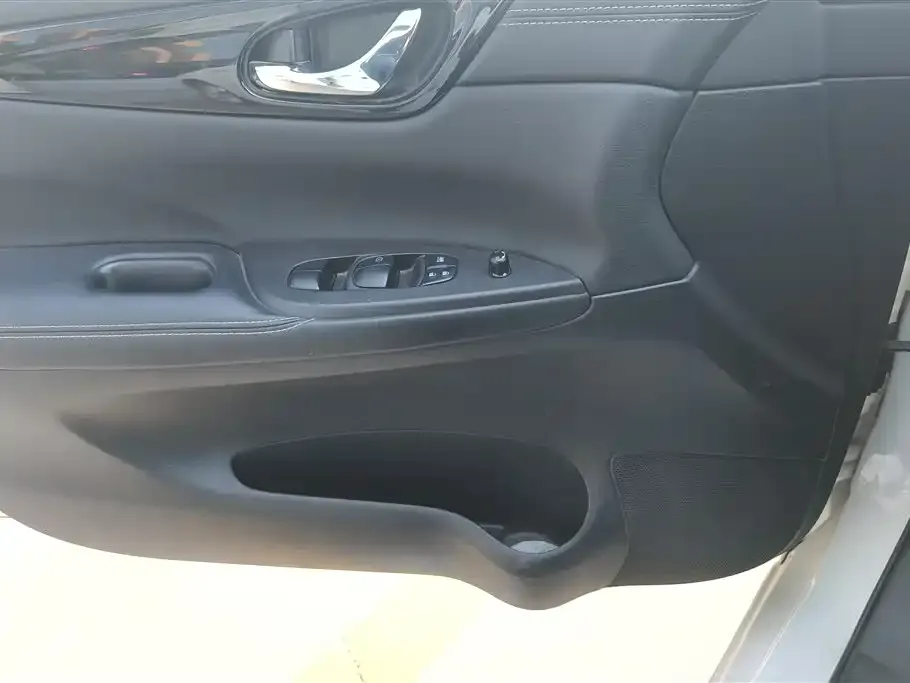 Nissan Tiida 2023 из CN, фото 2