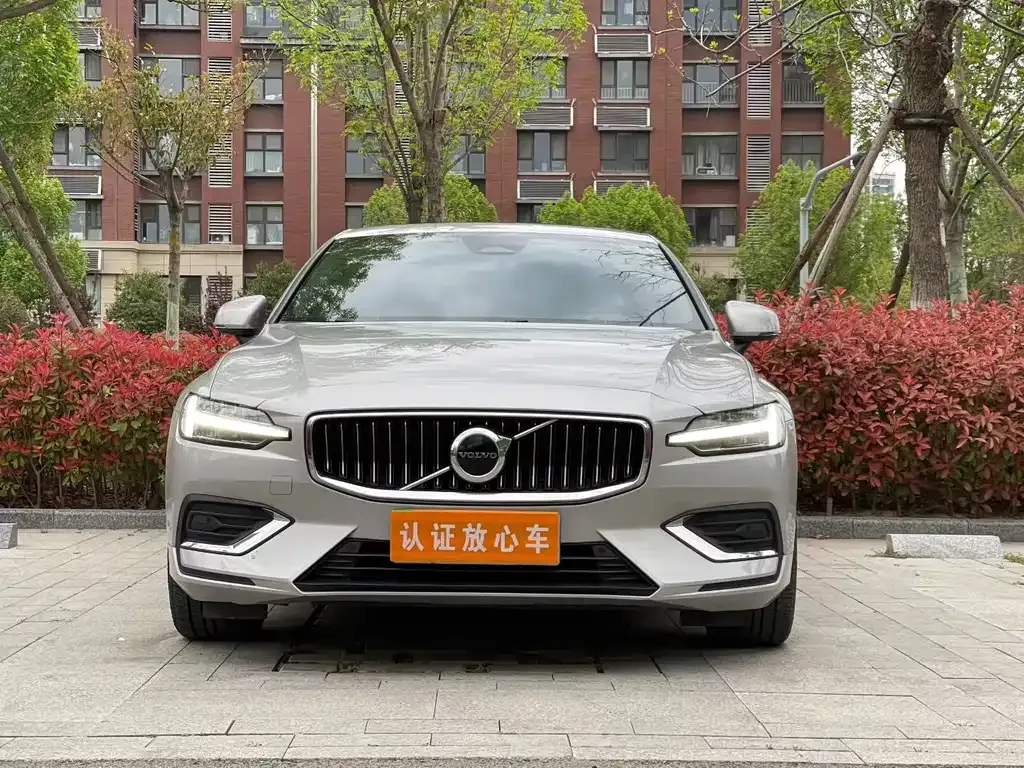 Volvo S60 2023 из CN, фото 6