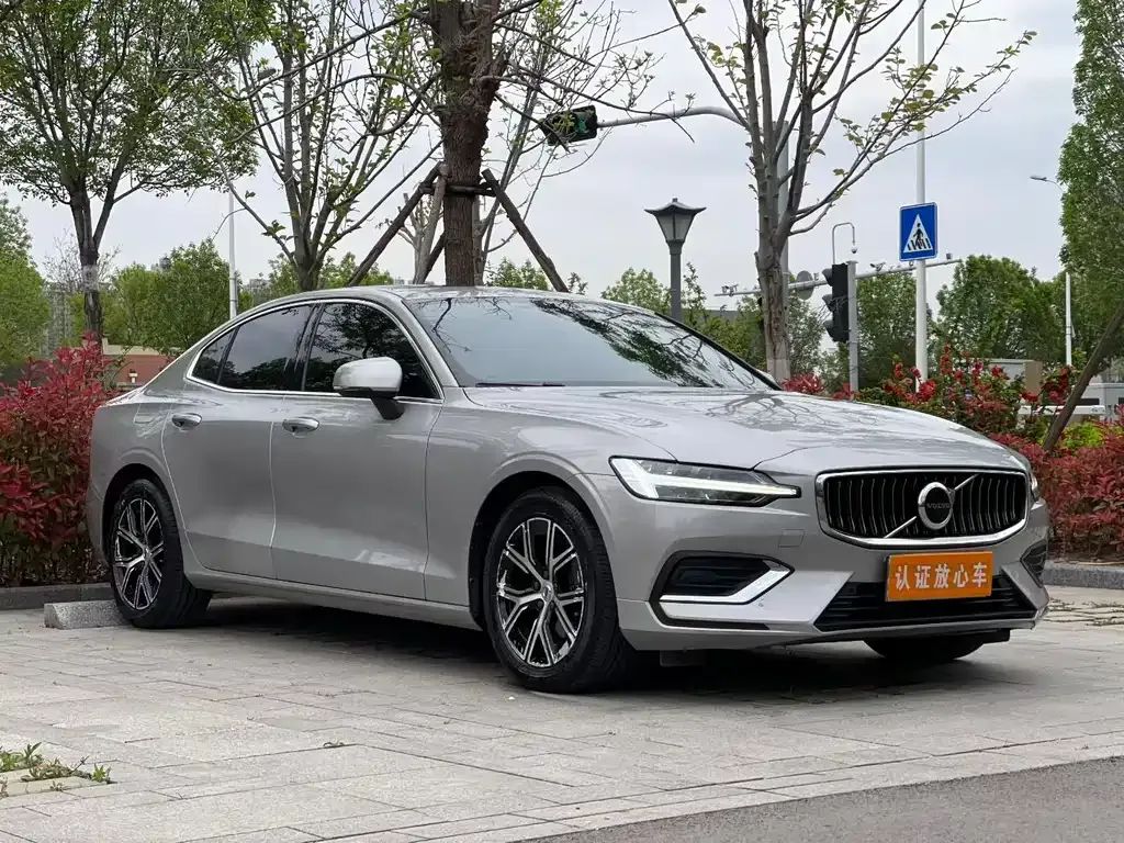 Volvo S60 2023 из CN, фото 5