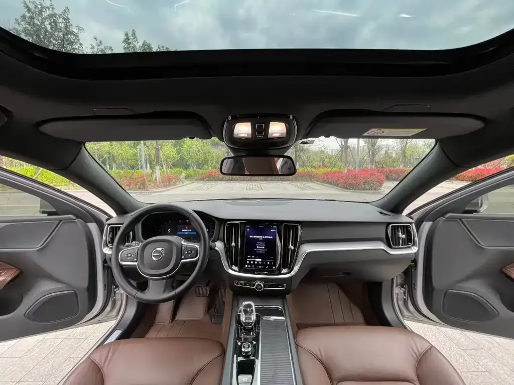 Volvo S60 2023 из CN, фото 2