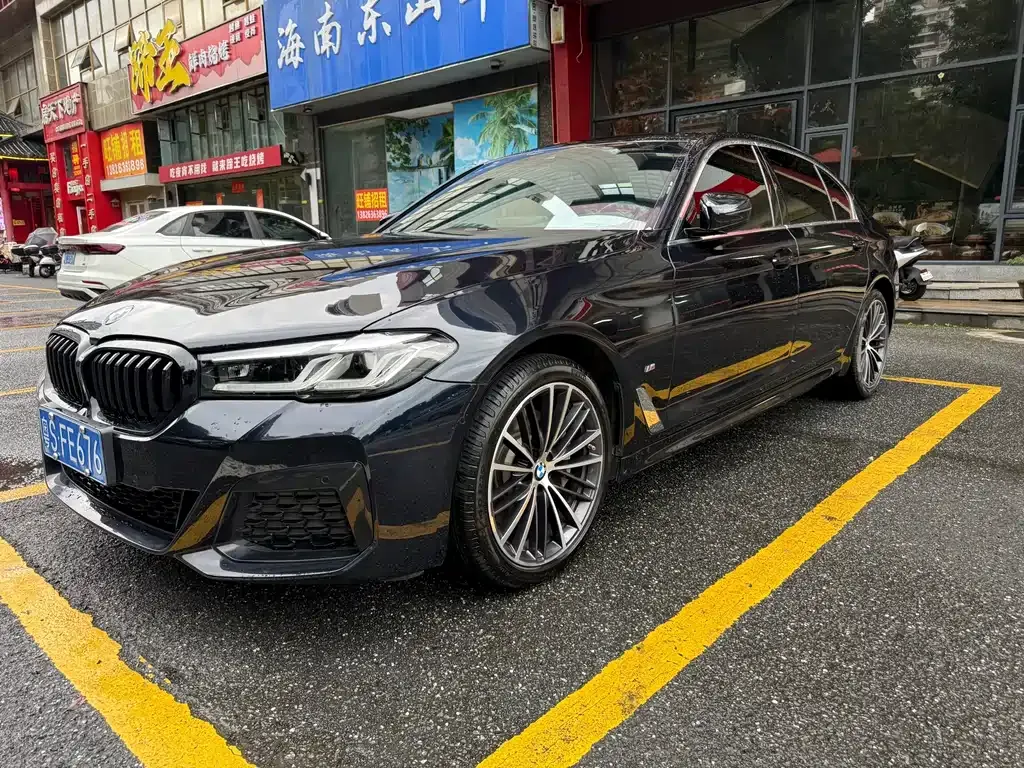 BMW 5 Series — фото 1