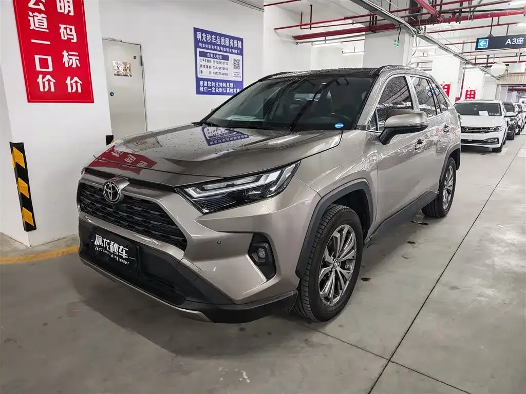Toyota RAV4 — фото 1