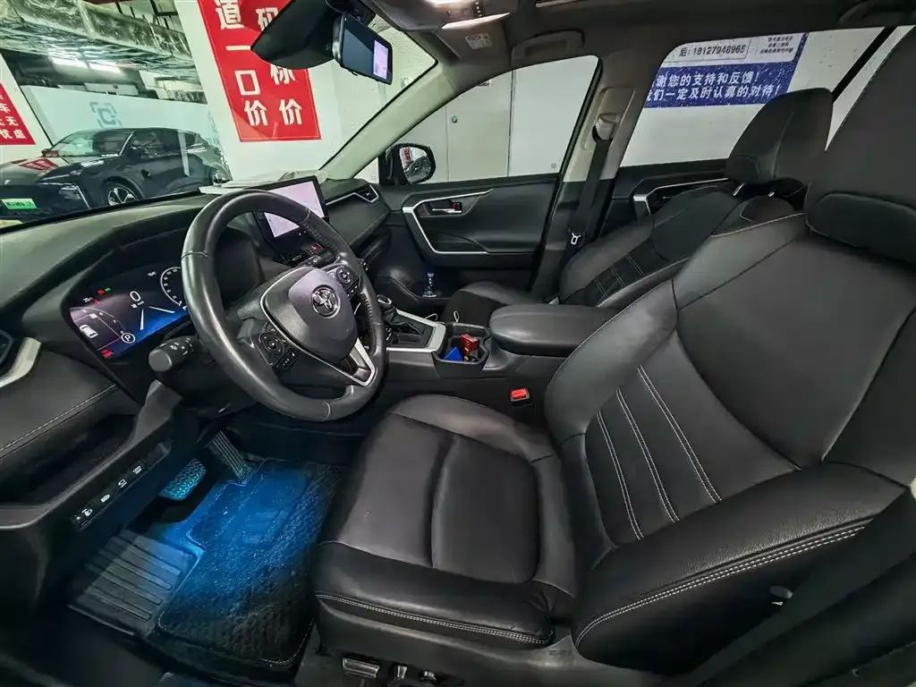 Toyota RAV4 — фото 8