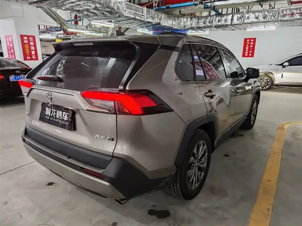 Toyota RAV4 — фото 9