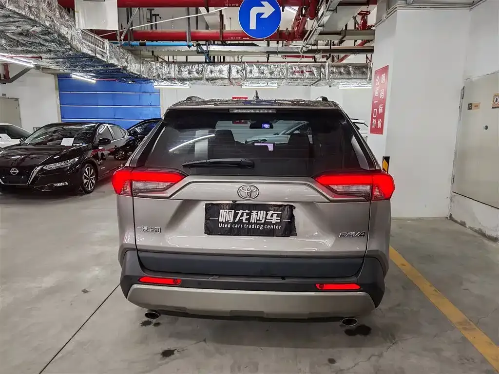 Toyota RAV4 — фото 6