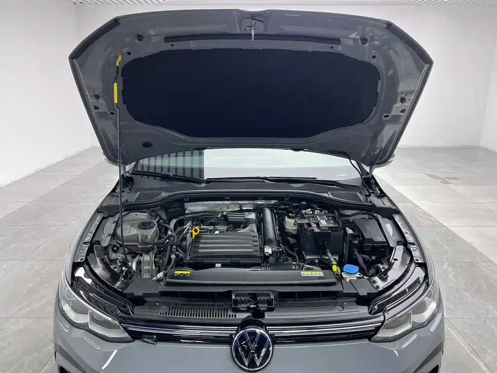 Volkswagen Golf 2024 из CN, фото 5