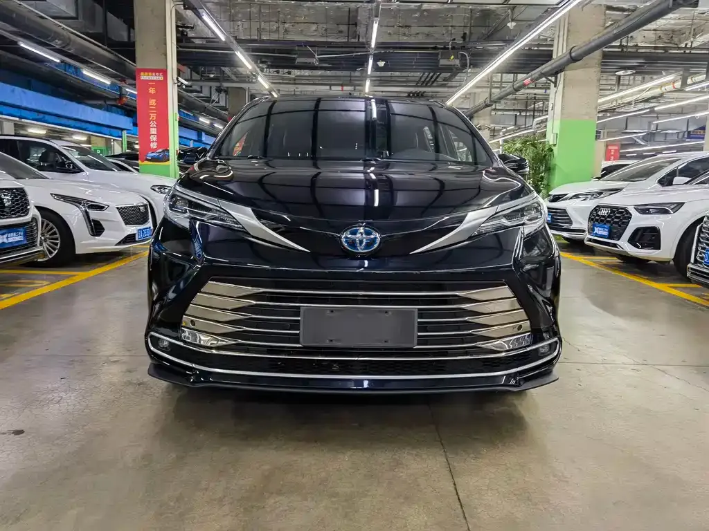 Toyota Sienna — фото 9
