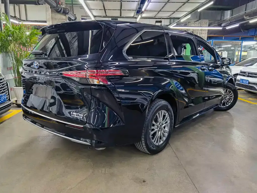 Toyota Sienna — фото 7