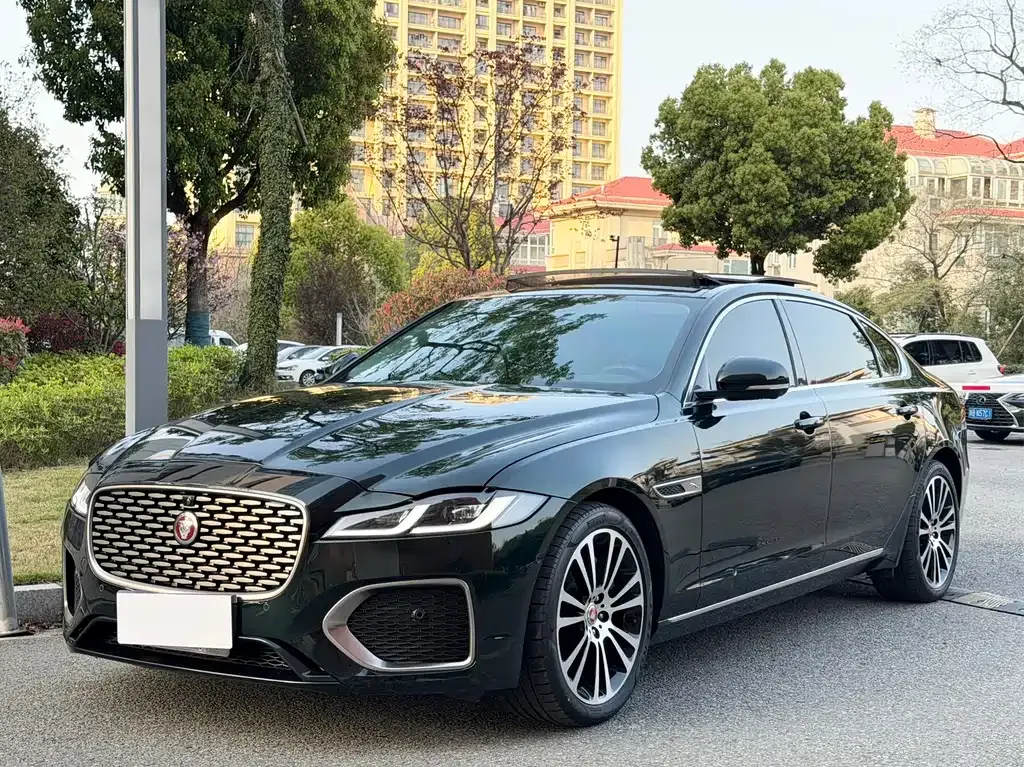 Jaguar XFL — фото 1