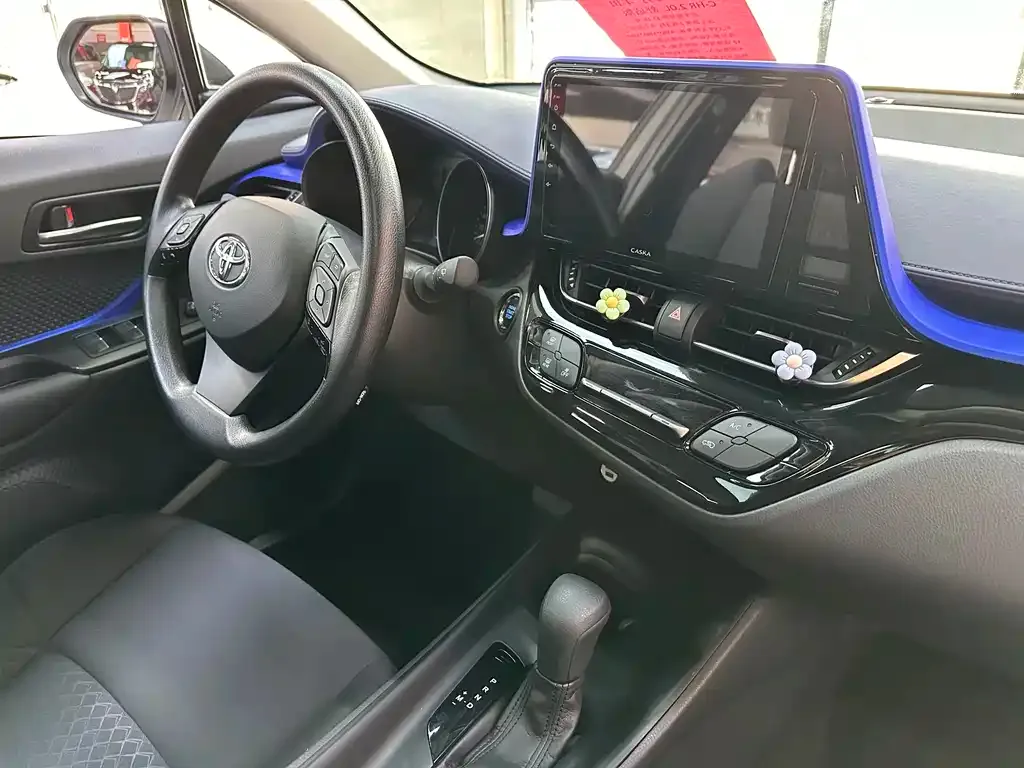 Toyota C-HR — фото 4