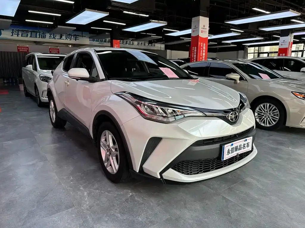 Toyota C-HR — фото 10