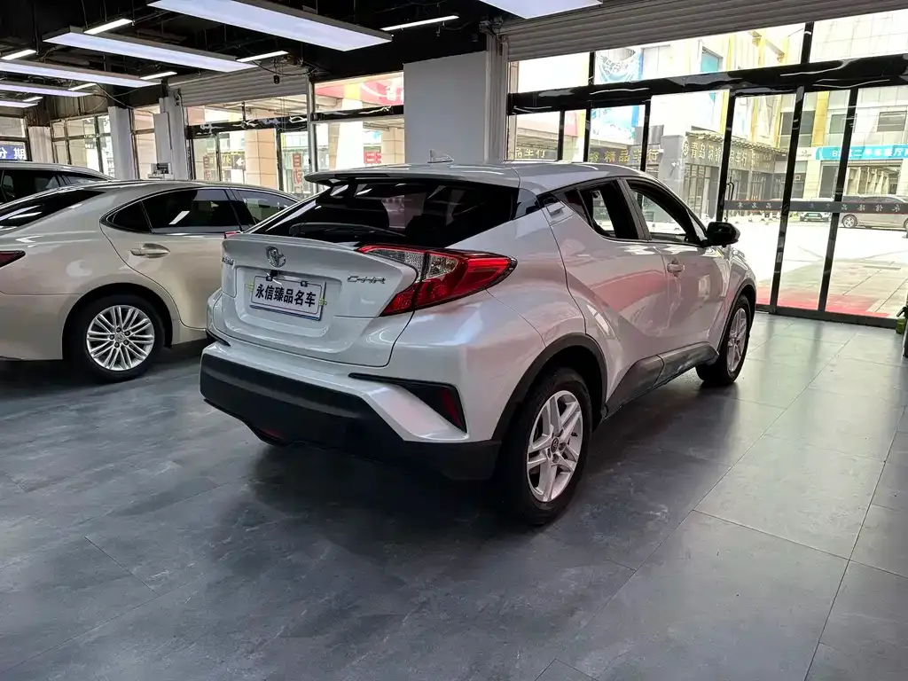 Toyota C-HR — фото 3