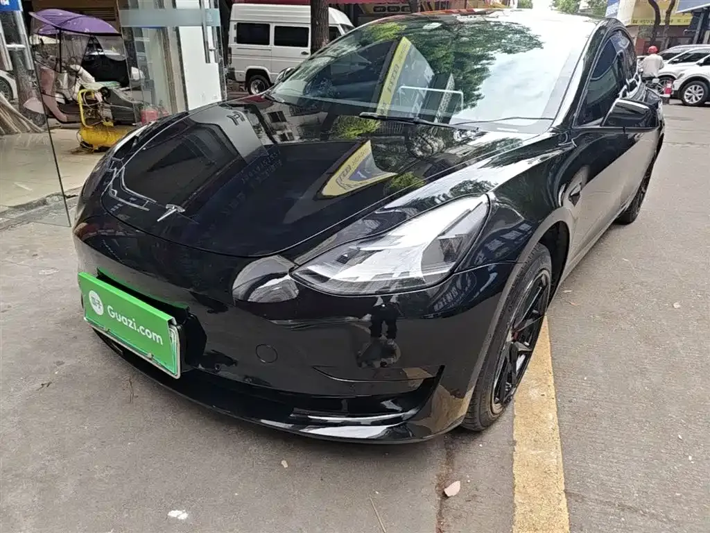 Tesla Model 3 — фото 1