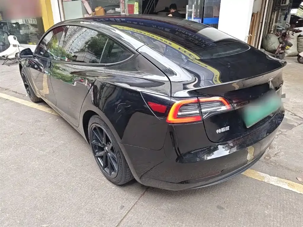Tesla Model 3 — фото 4