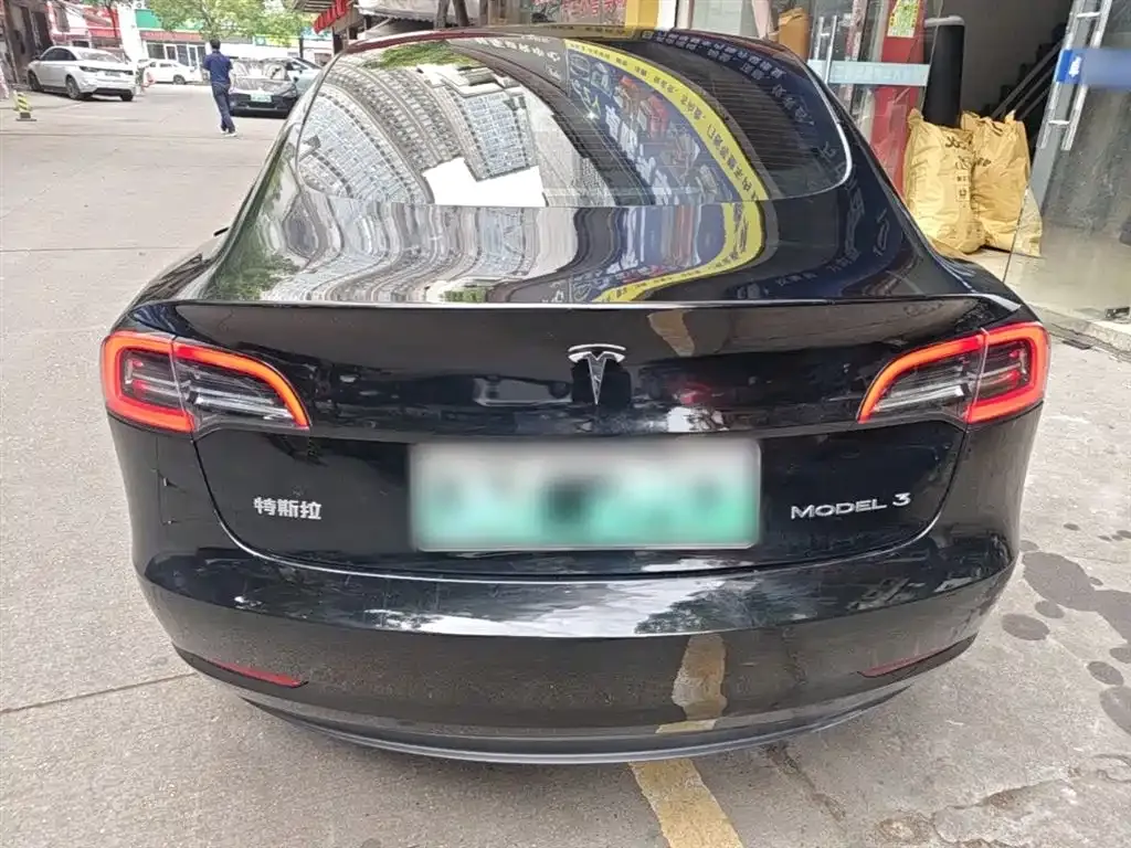 Tesla Model 3 — фото 3