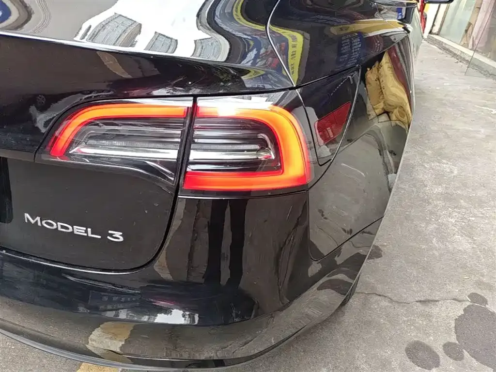 Tesla Model 3 — фото 2