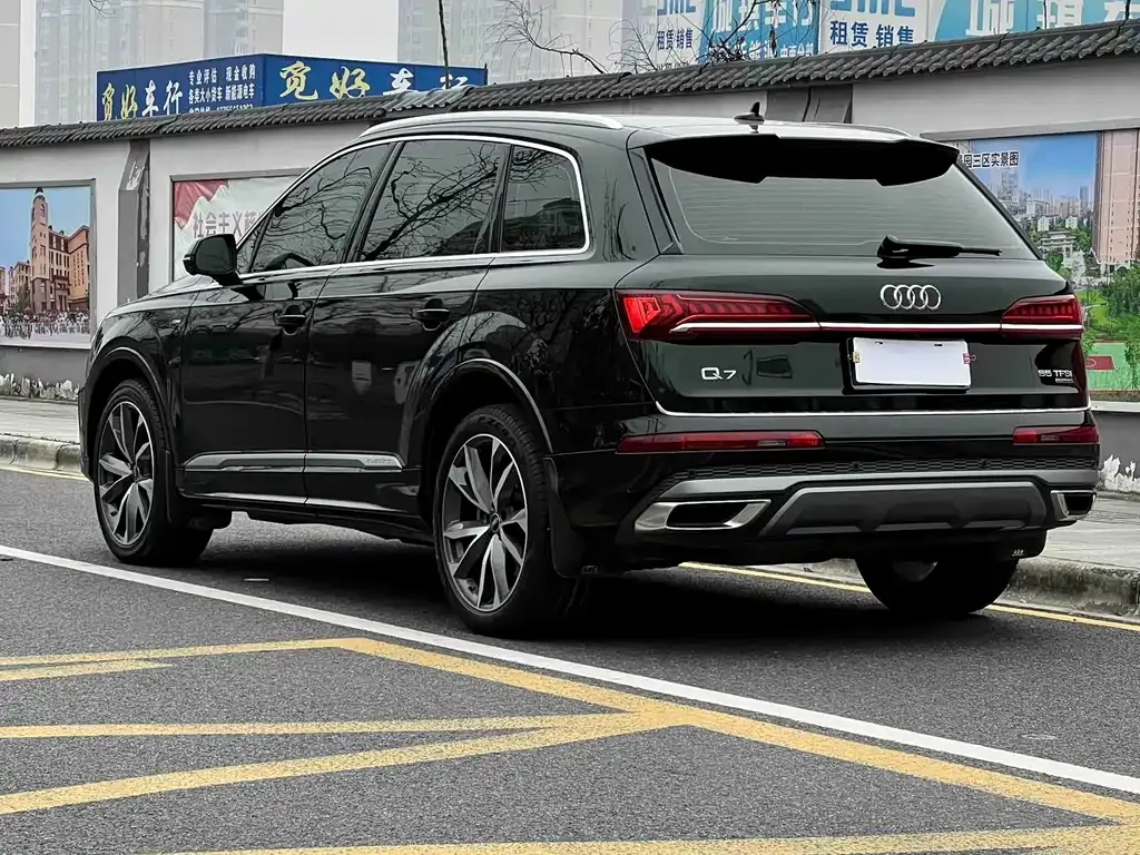 Audi Q7 — фото 9
