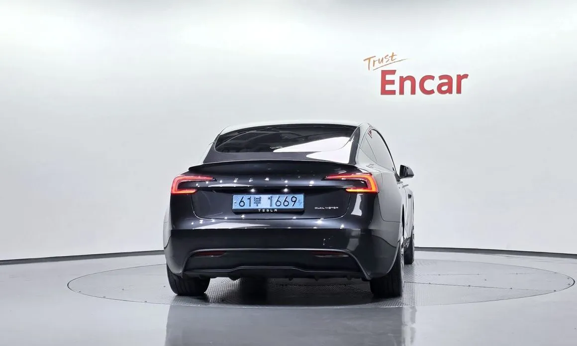 Tesla Model 3 2024 из KR, фото 2