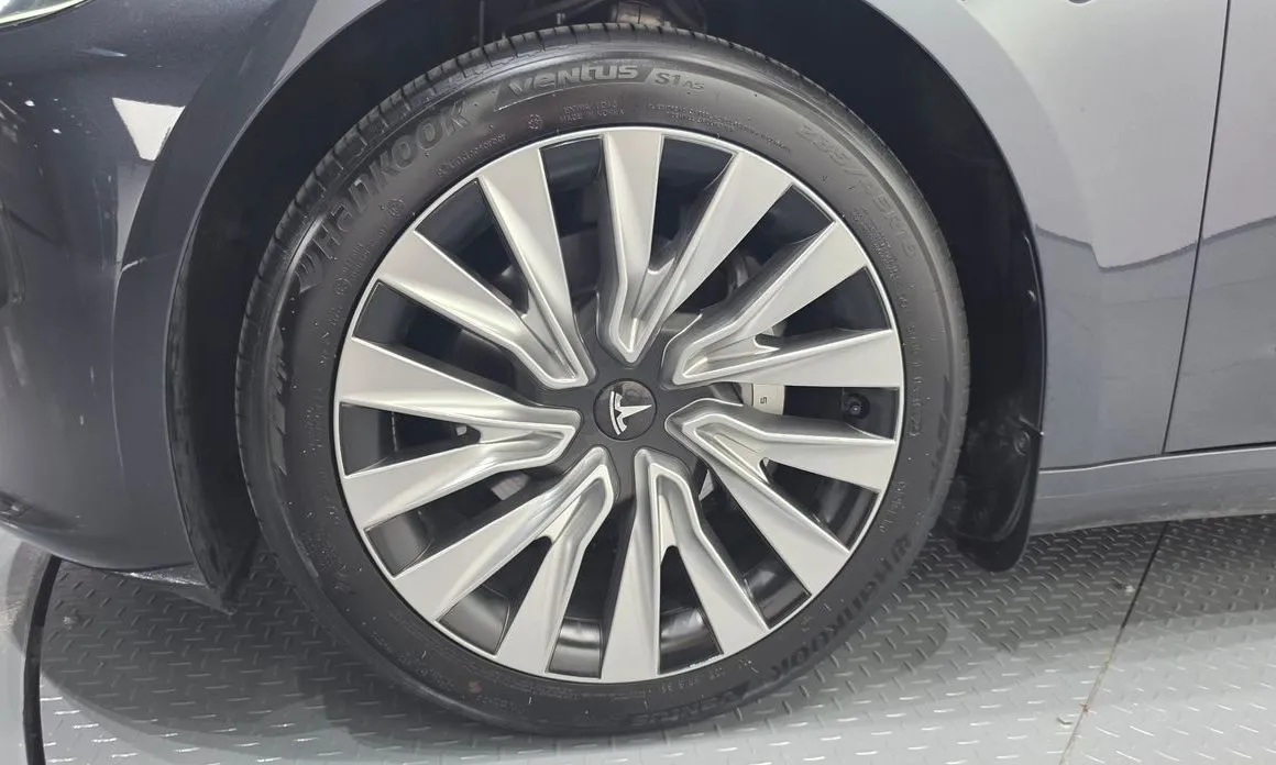 Tesla Model 3 2024 из KR, фото 9