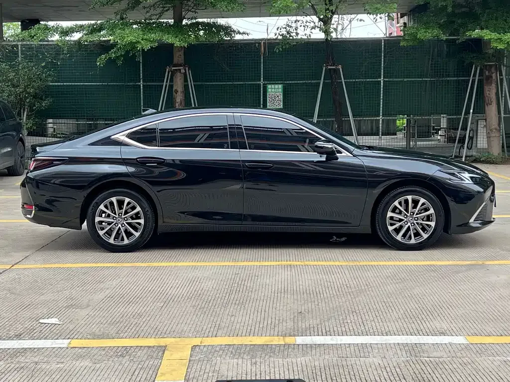 Lexus ES — фото 10