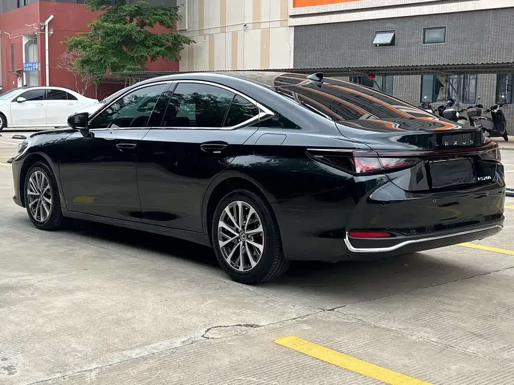 Lexus ES — фото 9