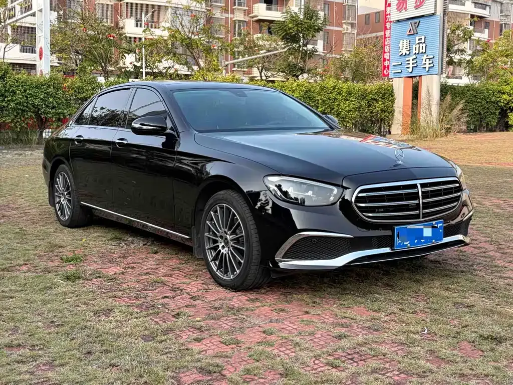 Mercedes-Benz E-Class — фото 1