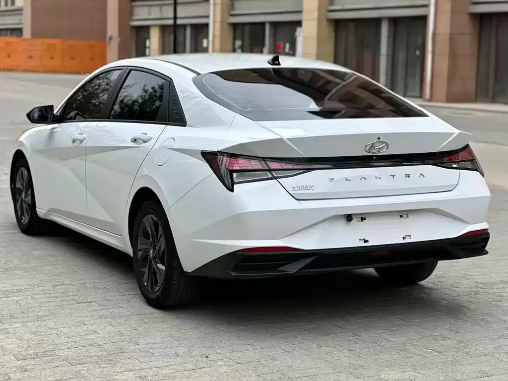 Hyundai Elantra — фото 3