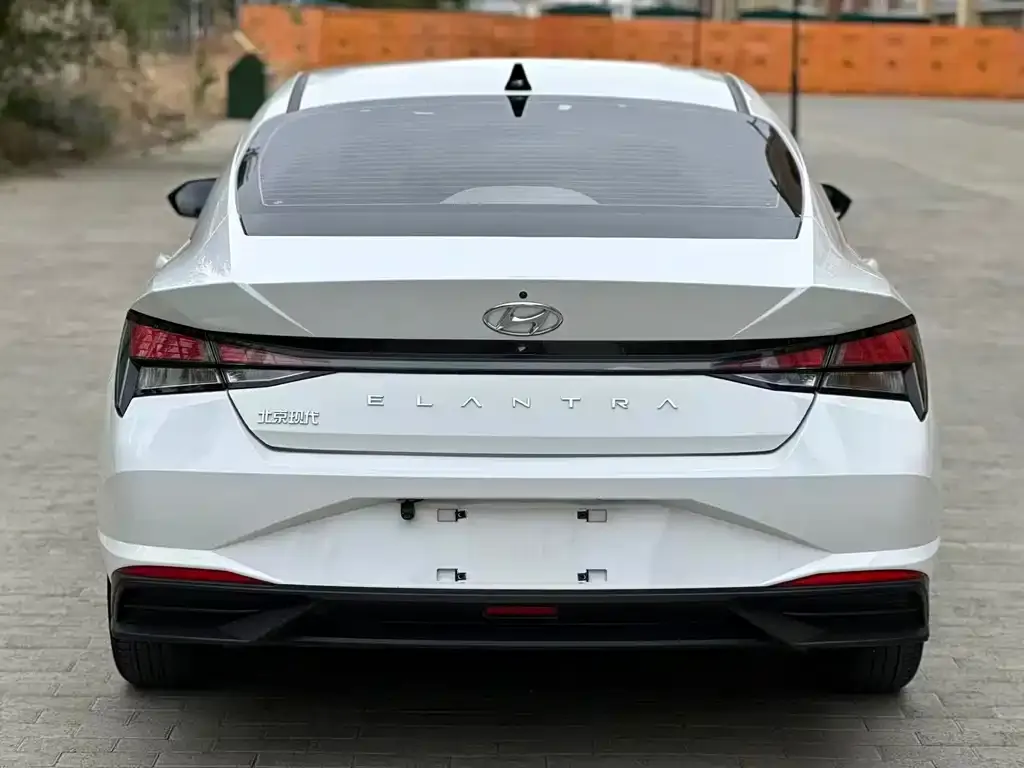 Hyundai Elantra — фото 2