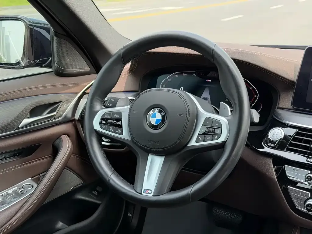 BMW 5 Series — фото 10
