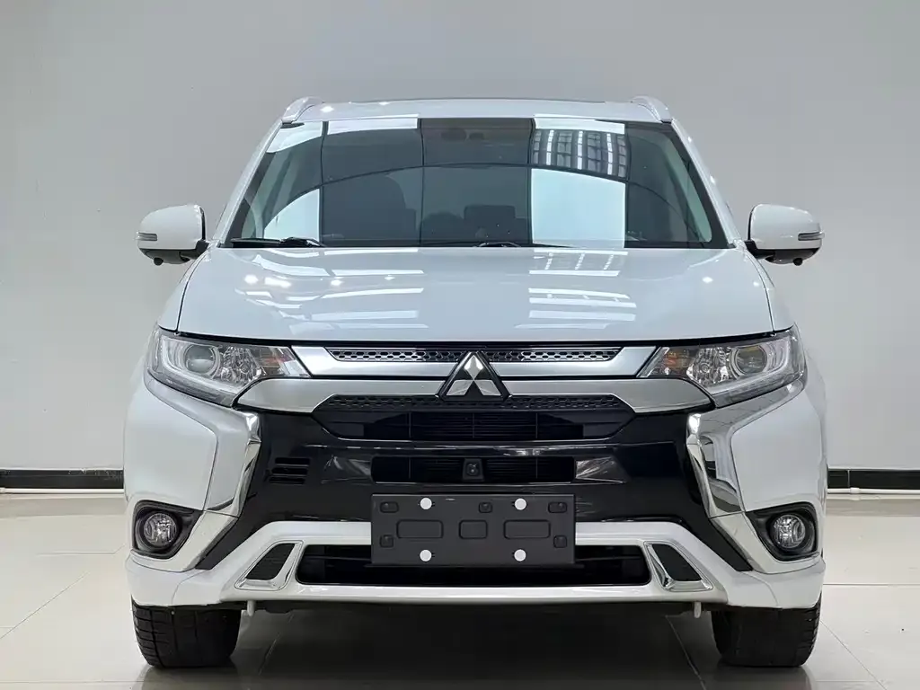 Mitsubishi Outlander — фото 8