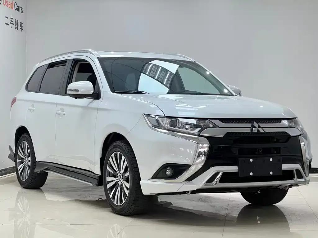 Mitsubishi Outlander — фото 10