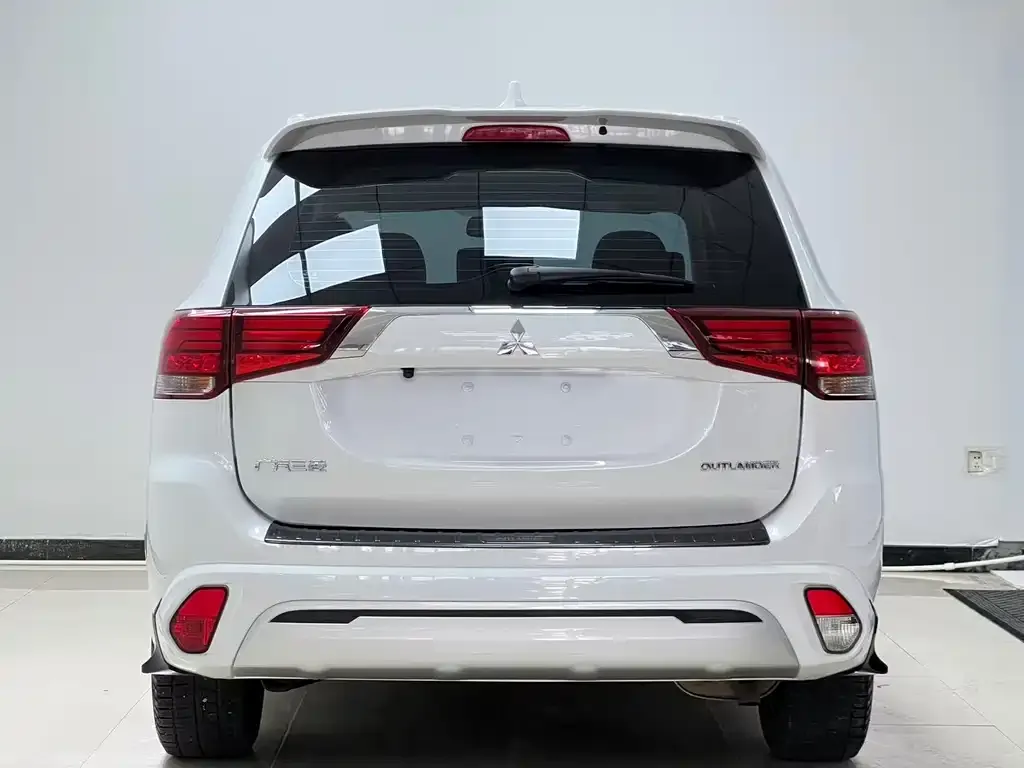 Mitsubishi Outlander — фото 3