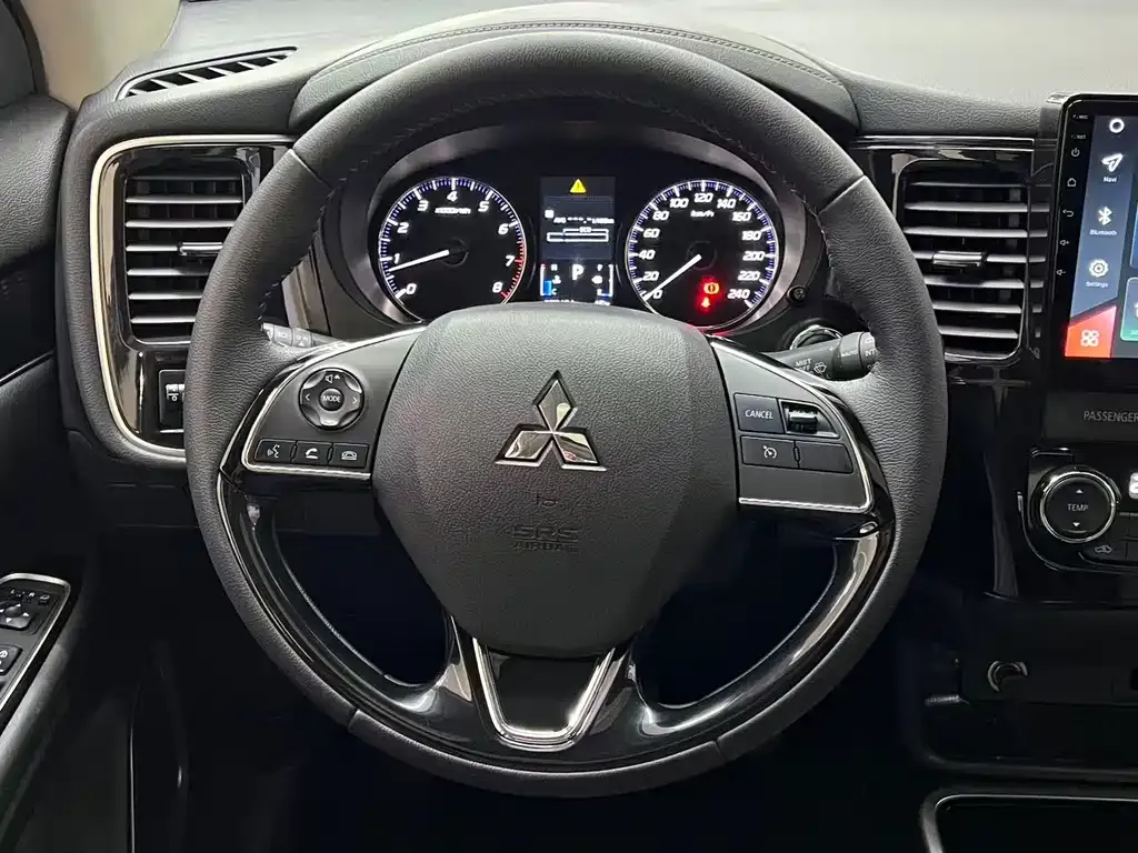 Mitsubishi Outlander — фото 9