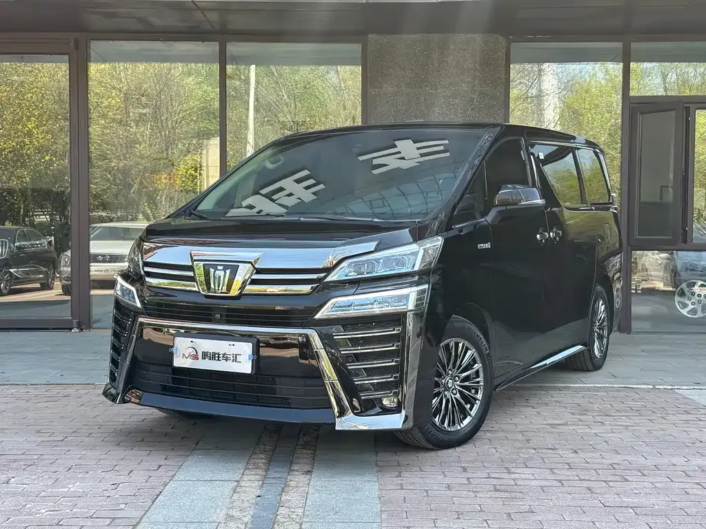 Toyota Vellfire — фото 1