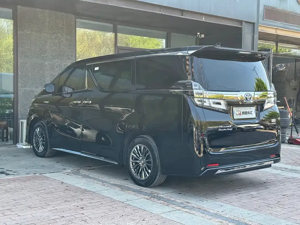 Toyota Vellfire — фото 4