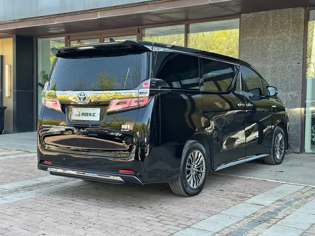 Toyota Vellfire — фото 2