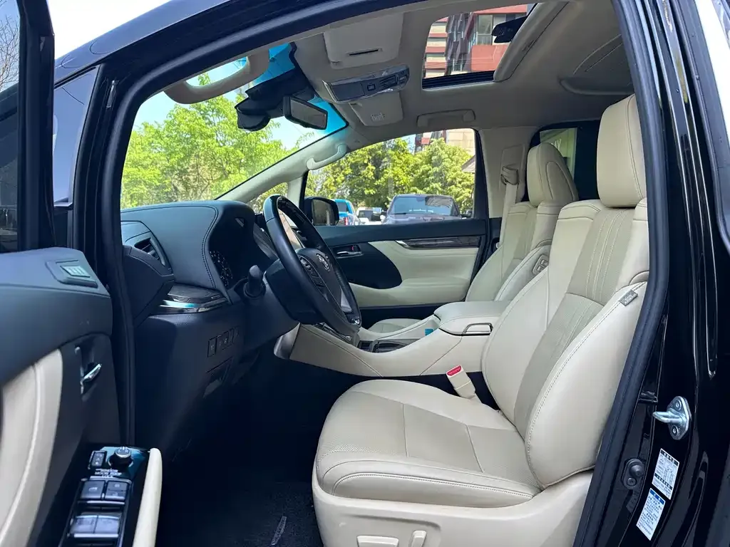Toyota Vellfire — фото 3