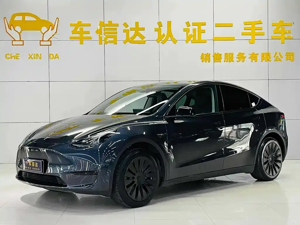 Tesla Model Y — фото 1