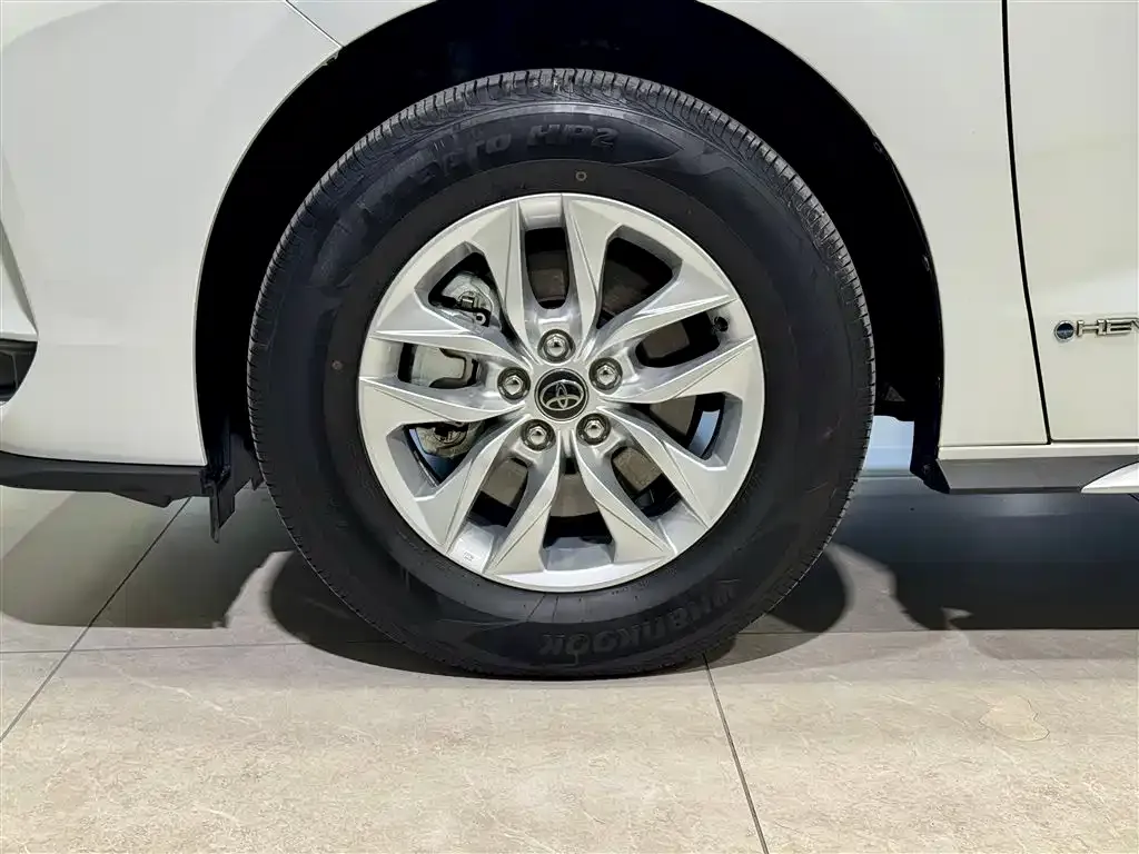 Toyota Granvia — фото 3