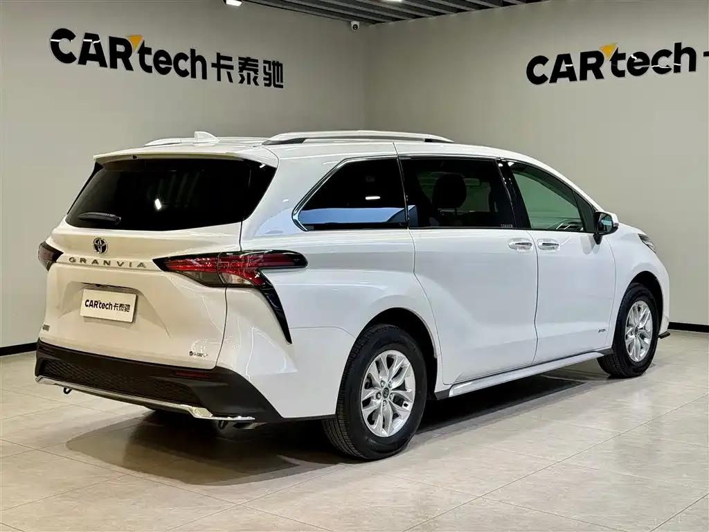 Toyota Granvia — фото 9