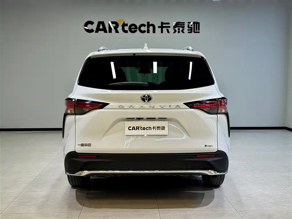 Toyota Granvia — фото 6