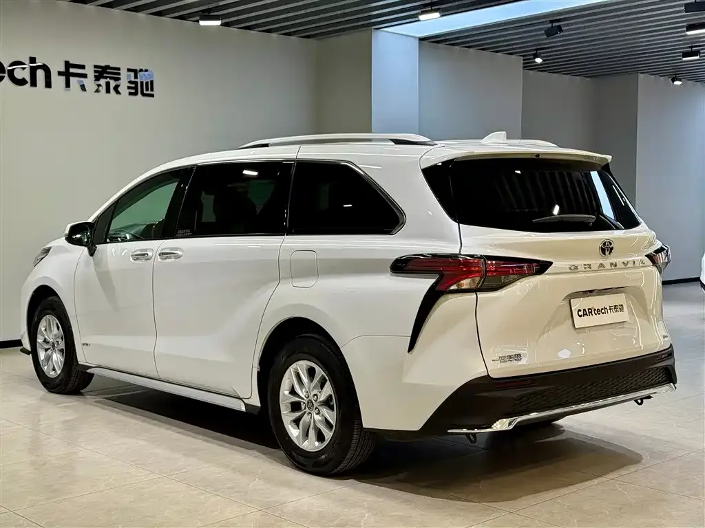 Toyota Granvia — фото 10