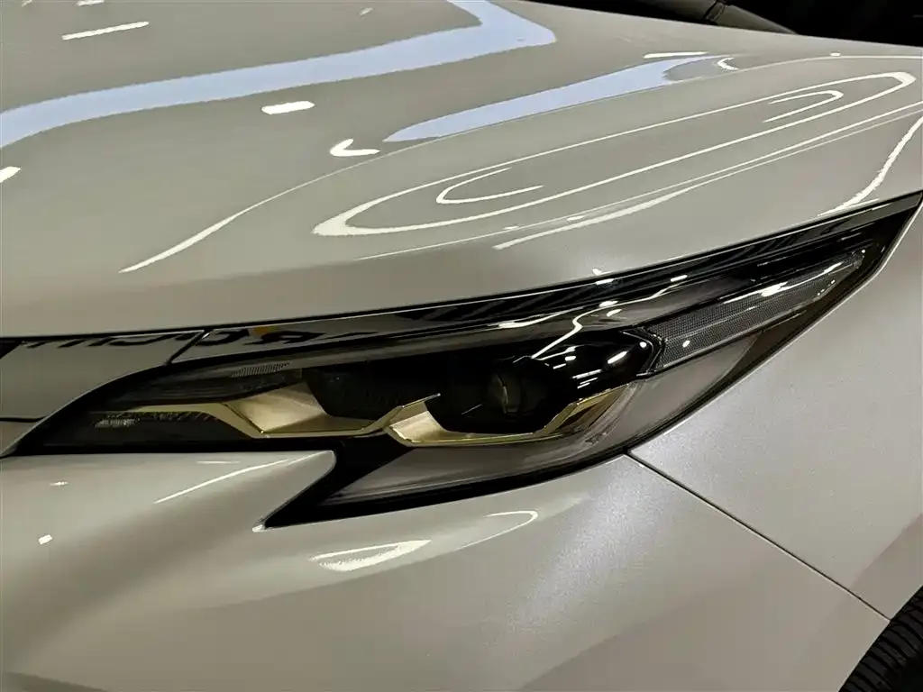 Toyota Granvia — фото 8