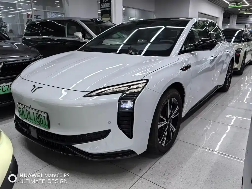 Hongqi EH7